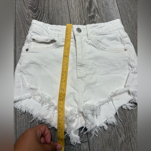 Zara Women's White Frayed Denim Shorts - Picture 7 of 9